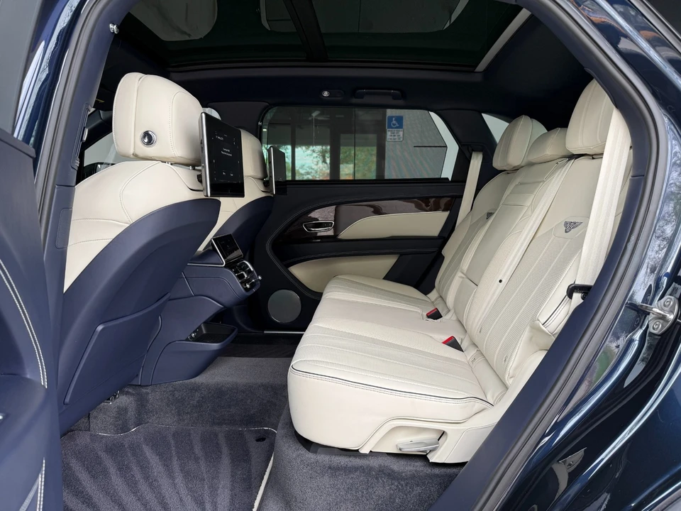 2023 Bentley Bentayga - Image 25 of 31