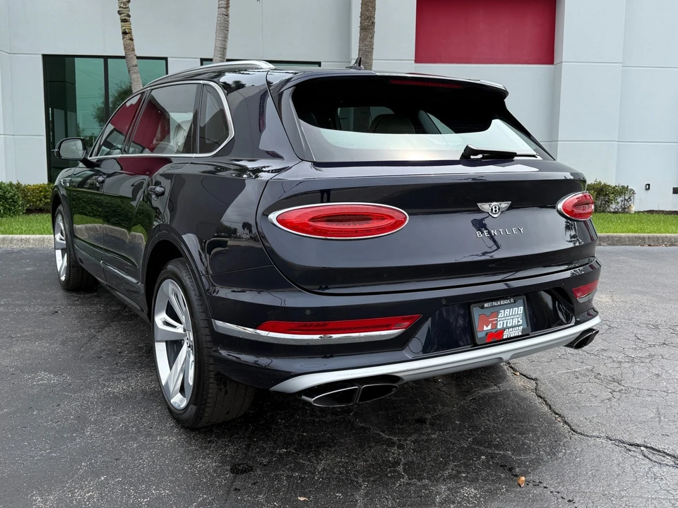 2023 Bentley Bentayga - Image 14 of 21