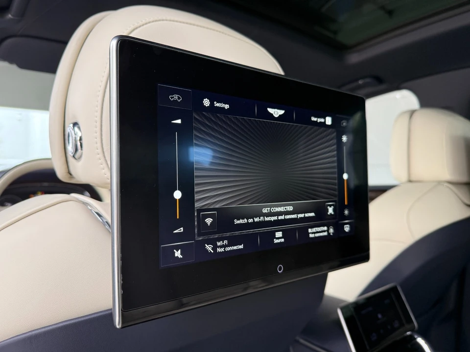 2023 Bentley Bentayga - Image 28 of 31