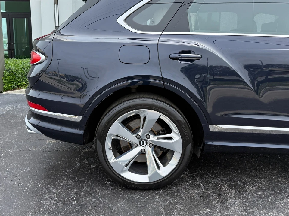 2023 Bentley Bentayga - Image 4 of 31