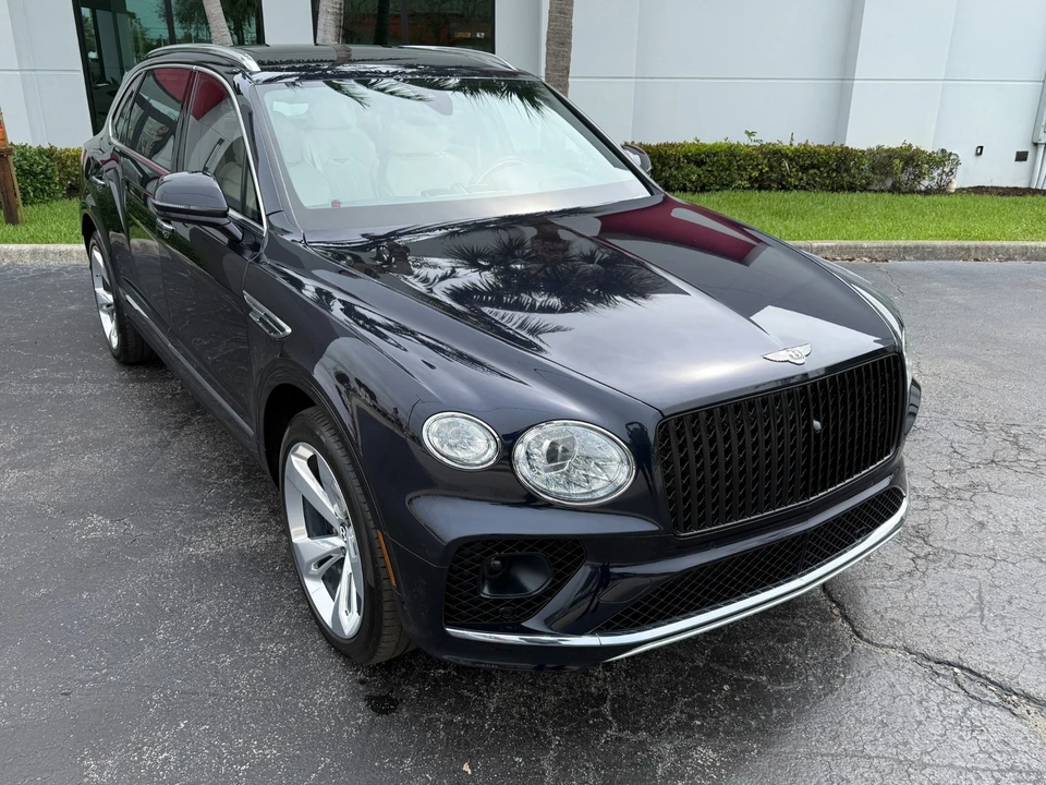 2023 Bentley Bentayga - Image 6 of 31