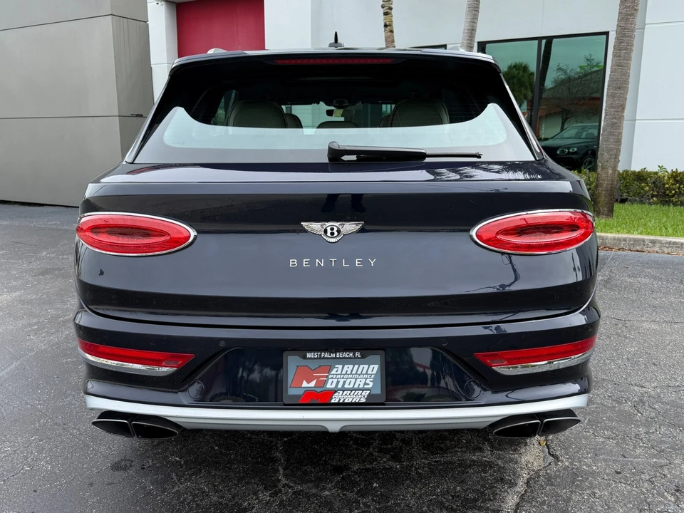 2023 Bentley Bentayga - Image 16 of 31