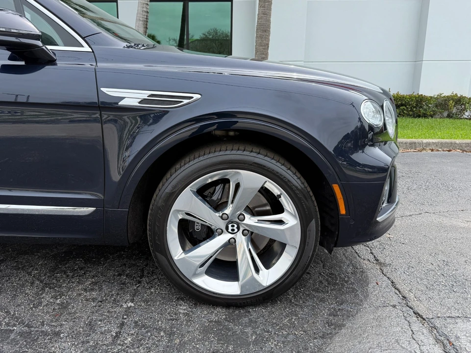 2023 Bentley Bentayga - Image 3 of 21
