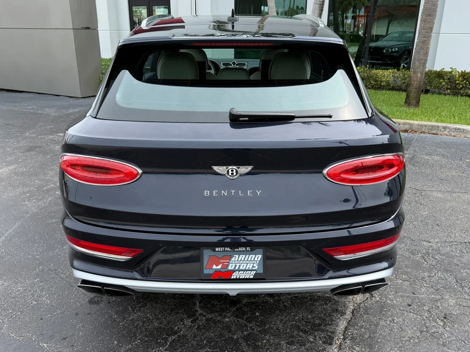 2023 Bentley Bentayga - Image 17 of 31