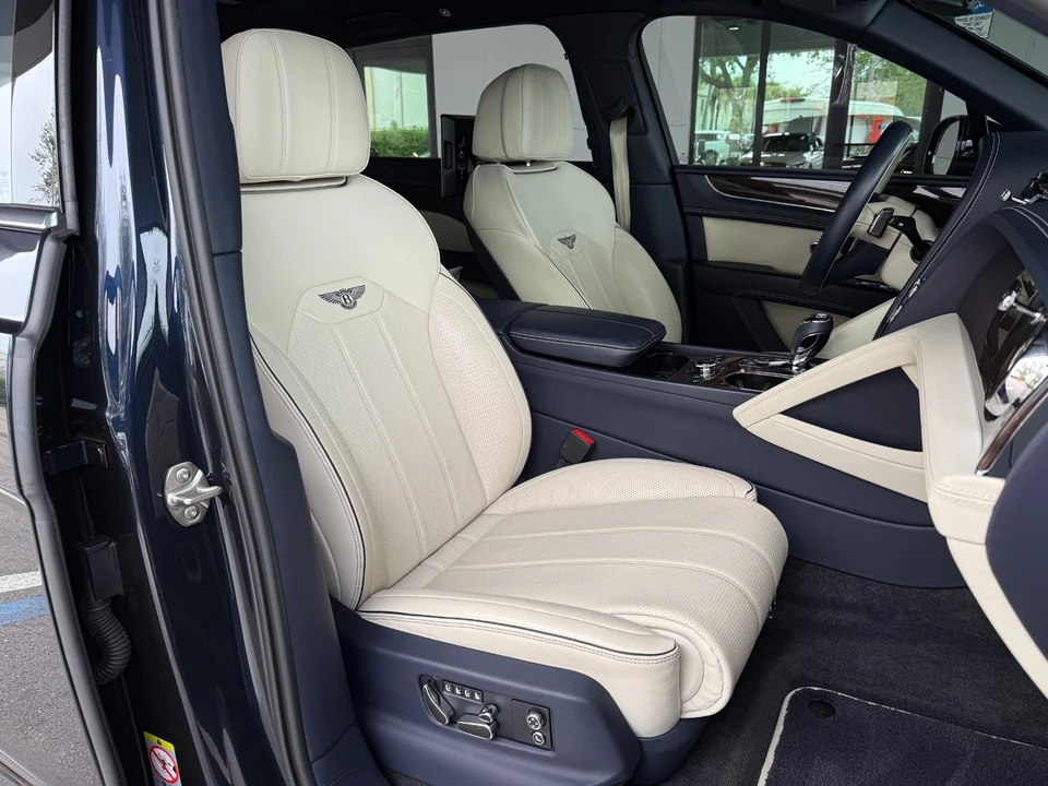 2023 Bentley Bentayga - Image 29 of 31