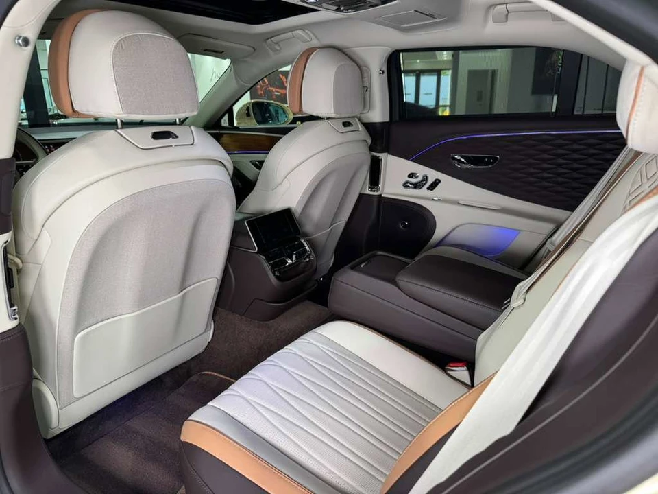 2023 Bentley Continental - Image 11 of 12