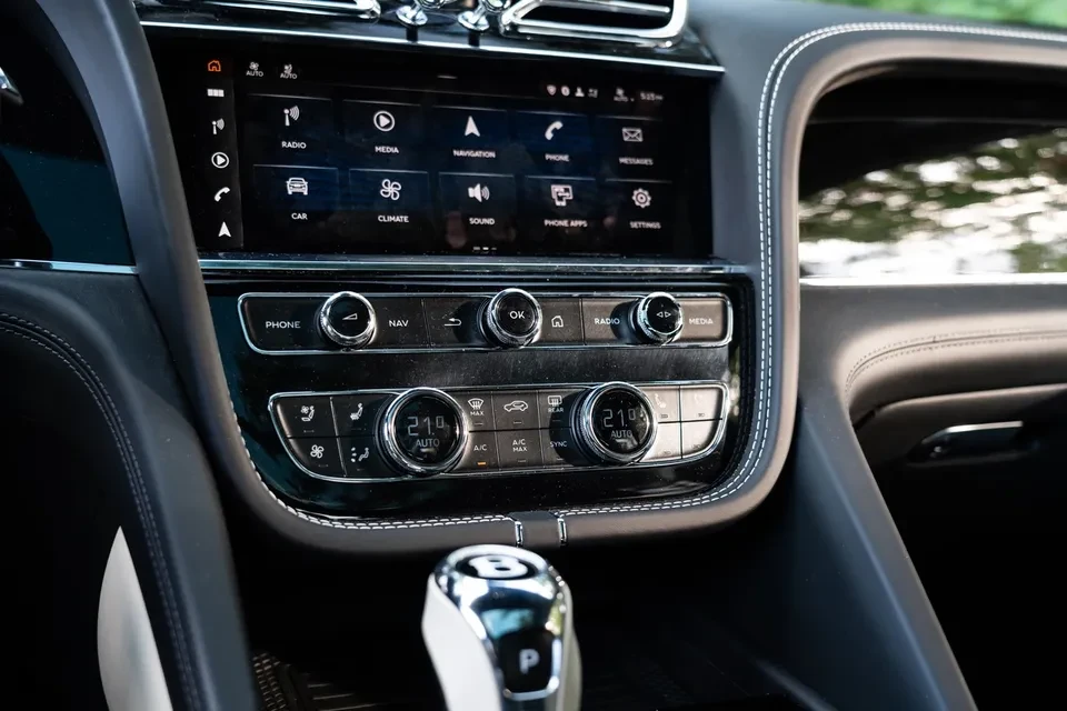 2023 Bentley Bentayga - Image 17 of 20