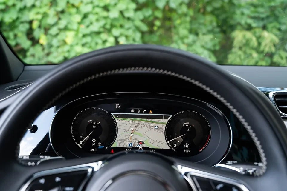 2023 Bentley Bentayga - Image 13 of 20