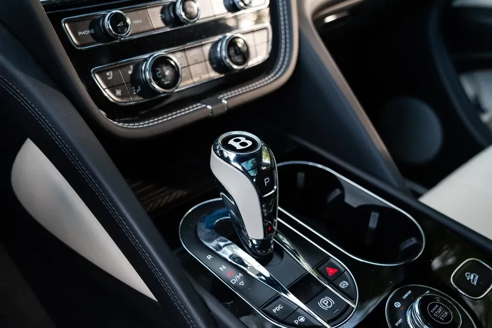 2023 Bentley Bentayga - Image 18 of 20