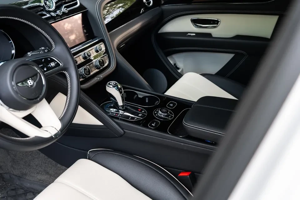 2023 Bentley Bentayga - Image 10 of 20