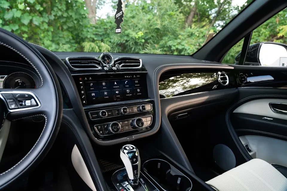 2023 Bentley Bentayga - Image 14 of 20