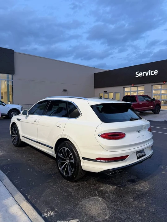 2023 Bentley Bentayga - Image 6 of 13