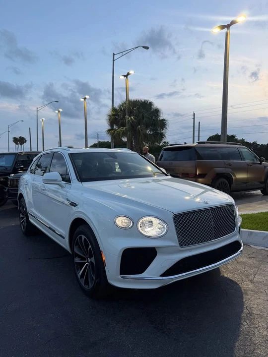 2023 Bentley Bentayga - Image 3 of 13