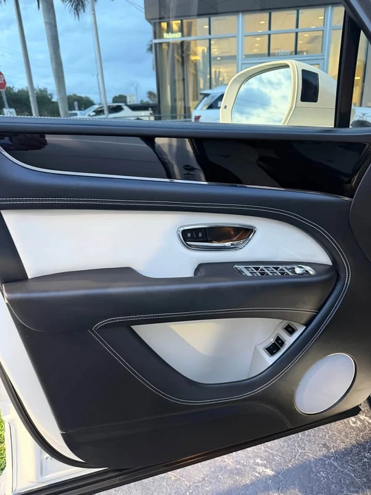 2023 Bentley Bentayga - Image 7 of 13