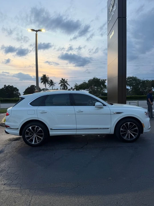 2023 Bentley Bentayga - Image 4 of 13