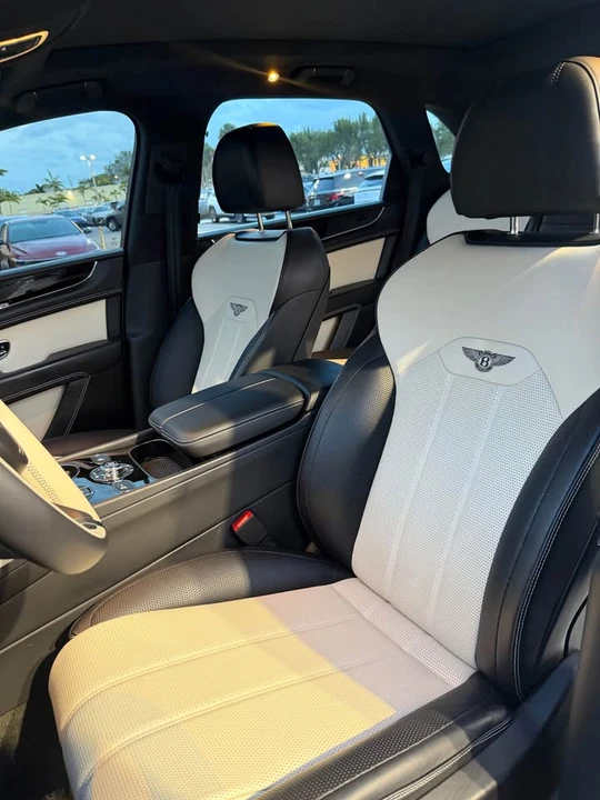 2023 Bentley Bentayga - Image 9 of 13