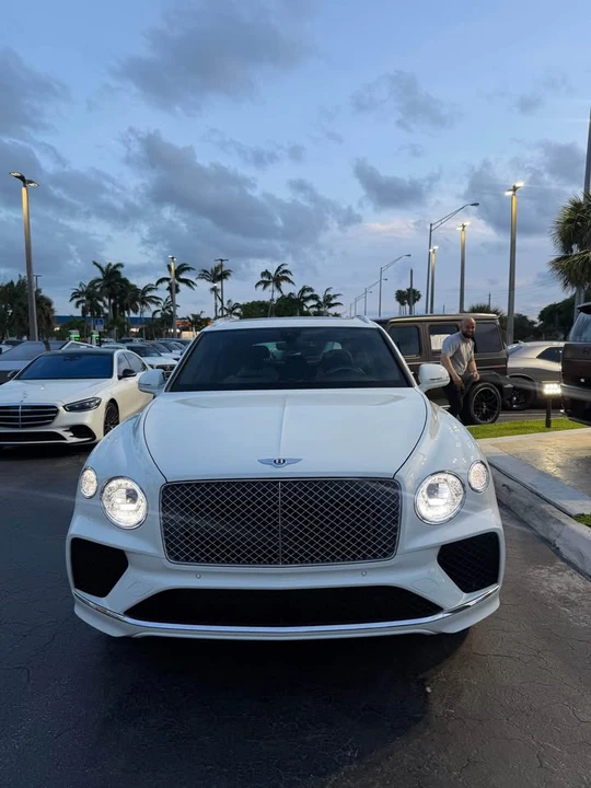 2023 Bentley Bentayga - Image 2 of 13