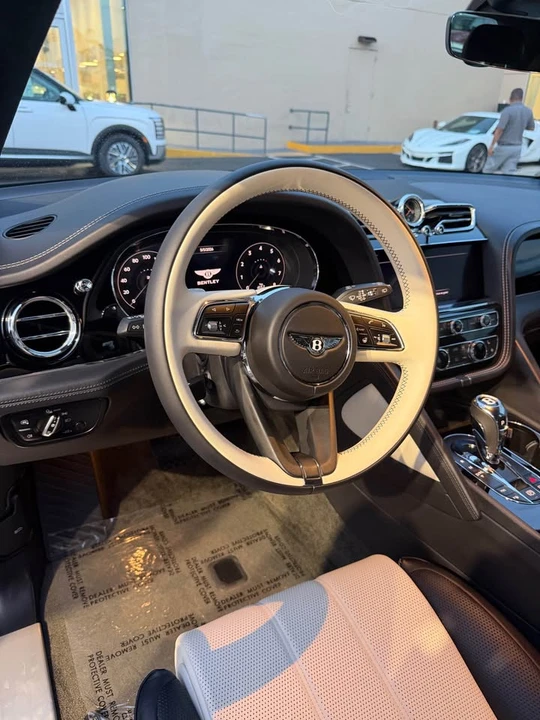 2023 Bentley Bentayga - Image 8 of 13