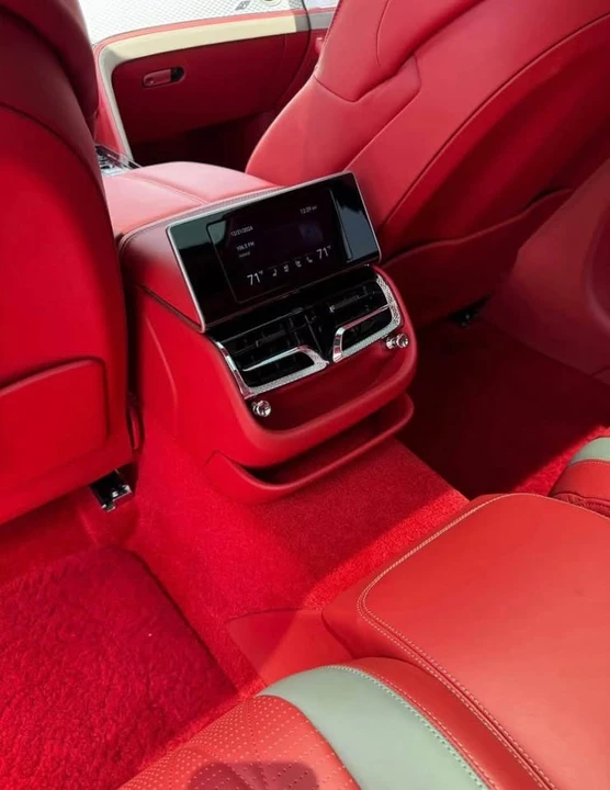 2023 Bentley Bentayga - Image 8 of 11