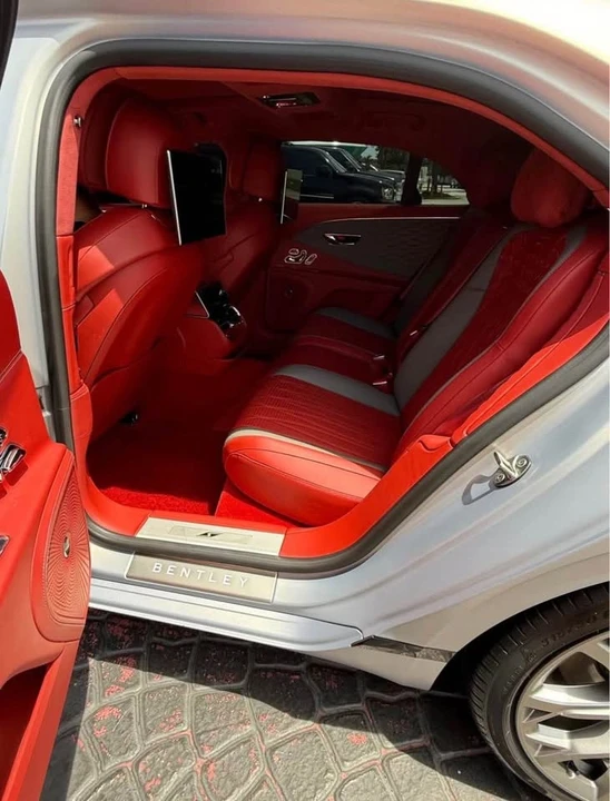 2023 Bentley Bentayga - Image 4 of 11