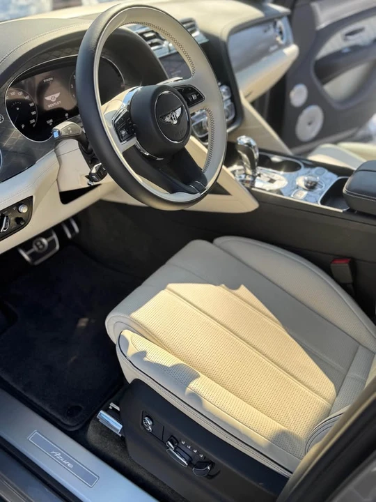 2023 Bentley Bentayga - Image 7 of 10