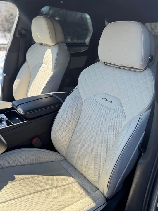 2023 Bentley Bentayga - Image 8 of 10