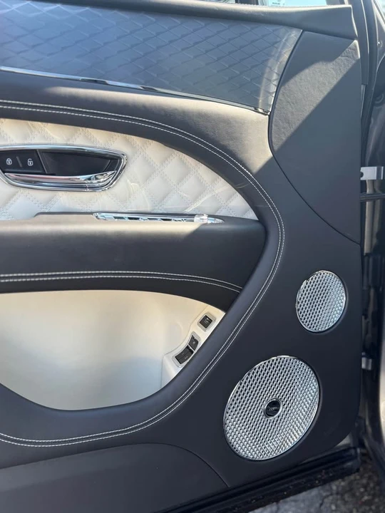 2023 Bentley Bentayga - Image 9 of 10