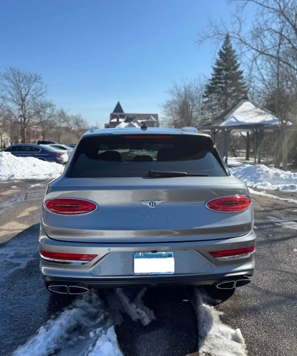 2023 Bentley Bentayga - Image 10 of 10