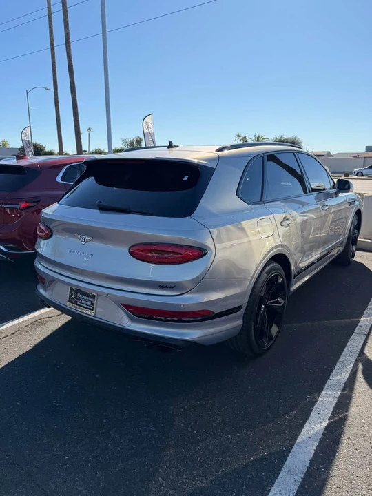 2023 Bentley Bentayga - Image 6 of 8