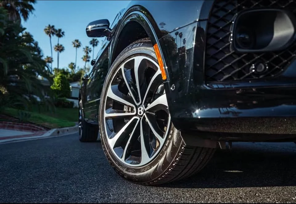 2023 Bentley Bentayga - Image 8 of 12