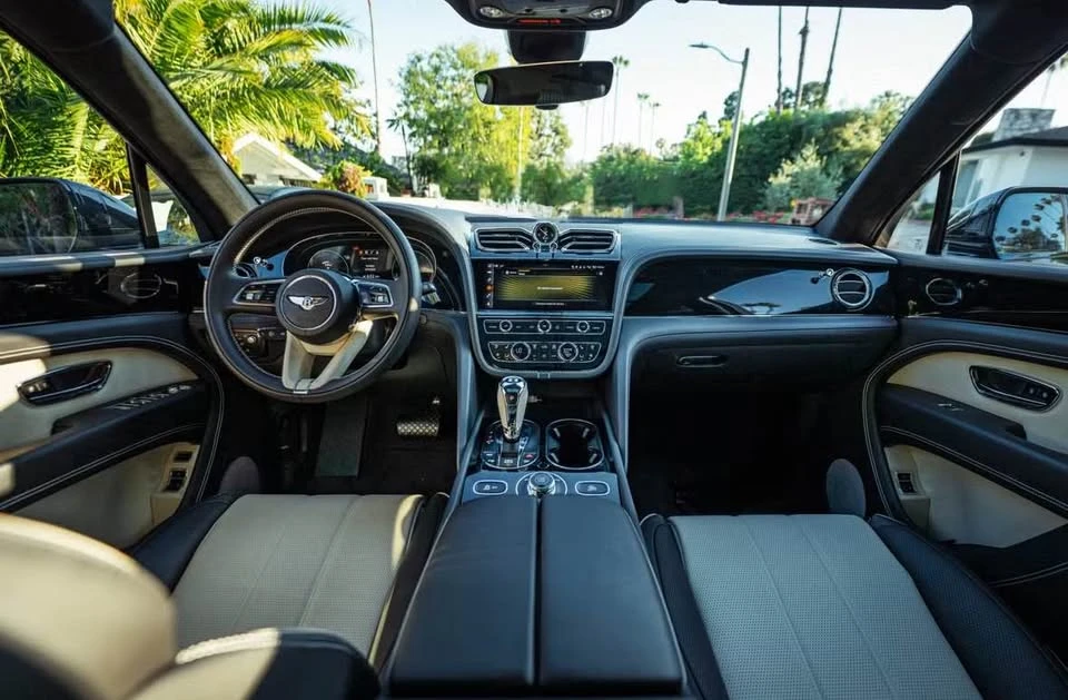 2023 Bentley Bentayga - Image 11 of 12