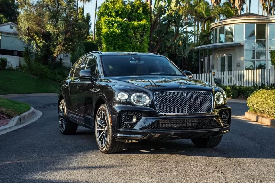2023 Bentley Bentayga - Image 4 of 12