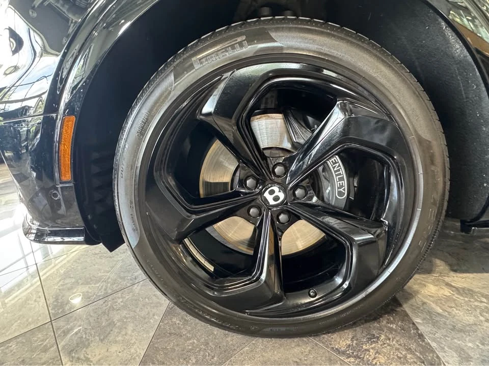 2023 Bentley Bentayga - Image 5 of 11