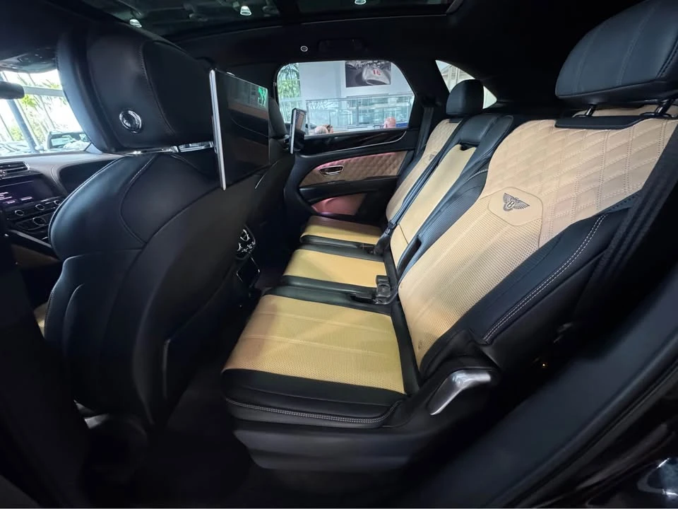 2023 Bentley Bentayga - Image 6 of 11
