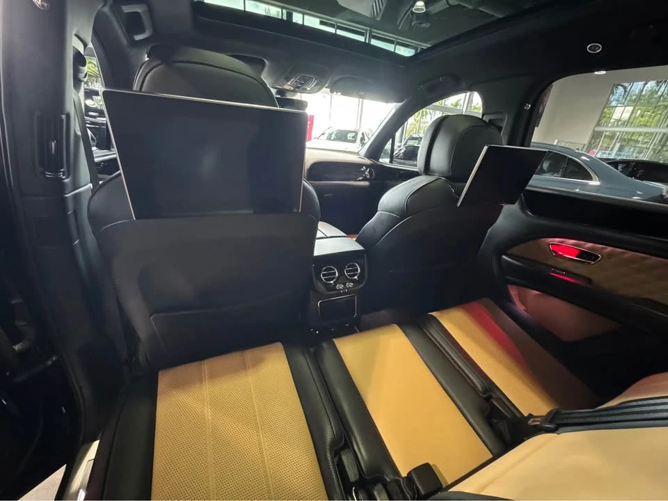 2023 Bentley Bentayga - Image 7 of 11
