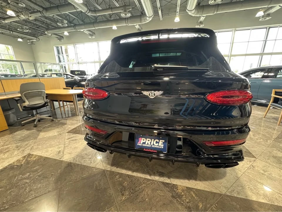 2023 Bentley Bentayga - Image 8 of 11