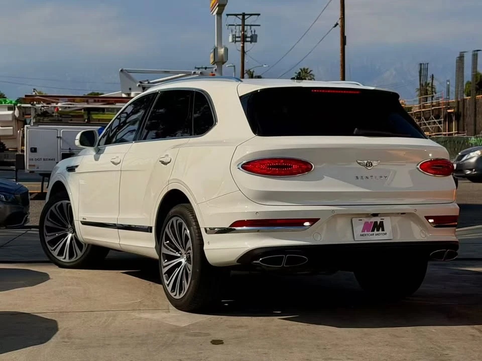 2023 Bentley Bentayga - Image 4 of 19