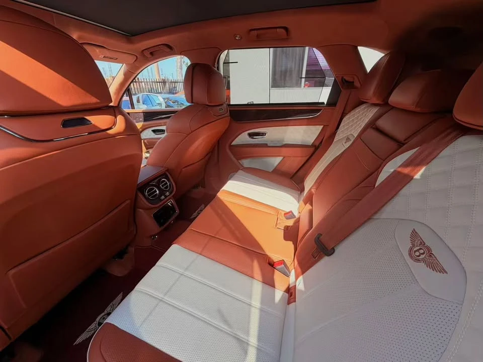 2023 Bentley Bentayga - Image 7 of 19