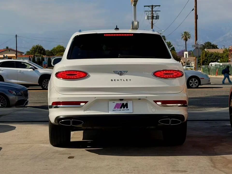 2023 Bentley Bentayga - Image 5 of 19