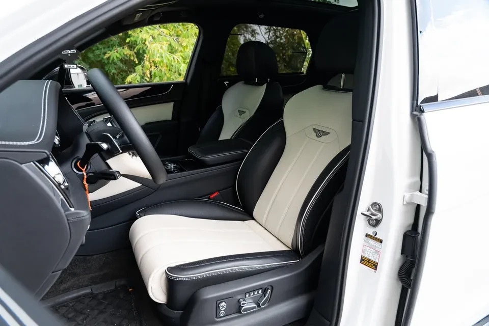 2023 Bentley Bentayga - Image 6 of 9