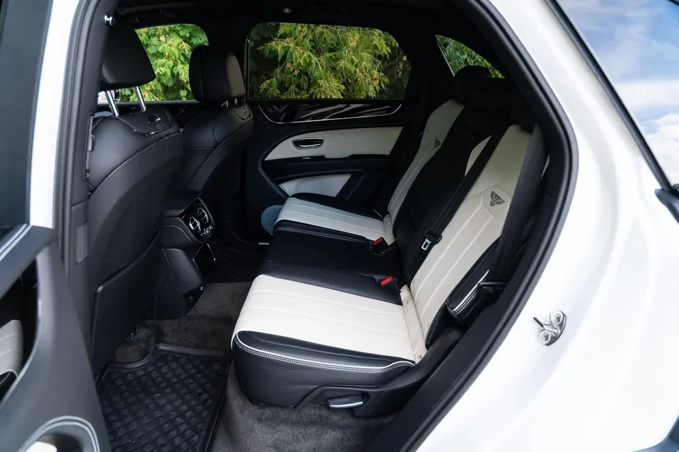 2023 Bentley Bentayga - Image 9 of 9