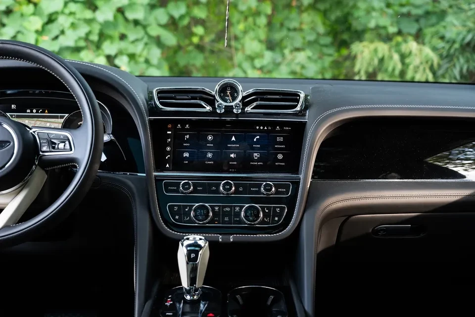 2023 Bentley Bentayga - Image 8 of 9