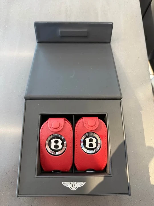 2023 Bentley Bentayga - Image 16 of 16