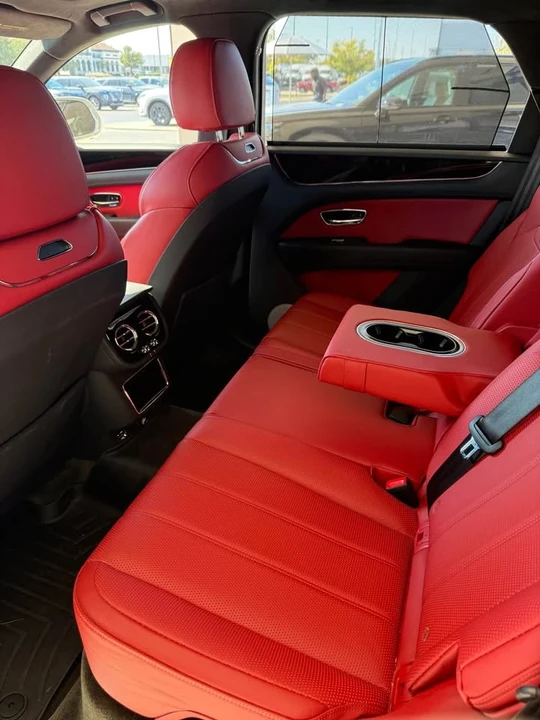 2023 Bentley Bentayga - Image 8 of 16