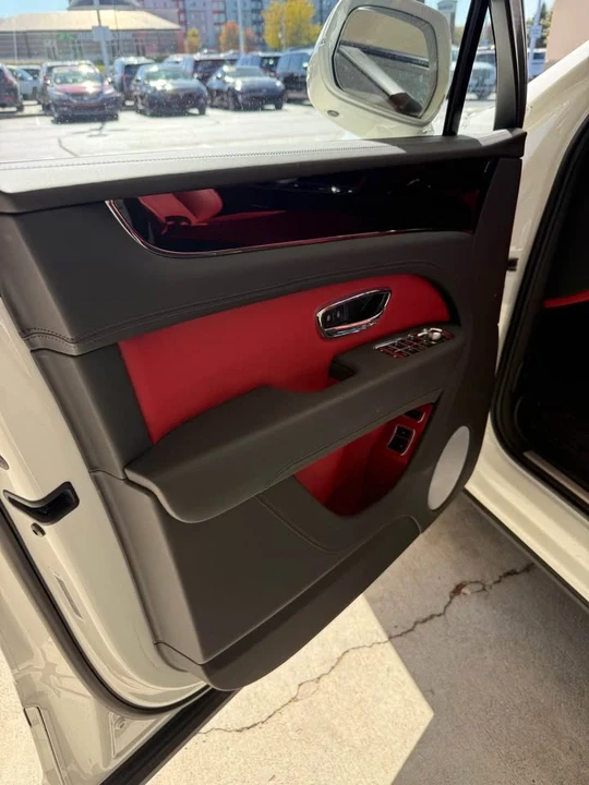 2023 Bentley Bentayga - Image 5 of 16
