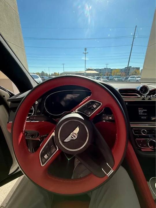2023 Bentley Bentayga - Image 15 of 16