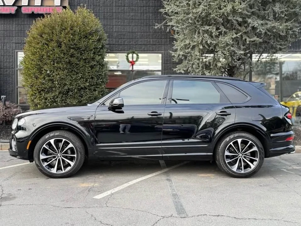 2023 Bentley Bentayga - Image 3 of 10