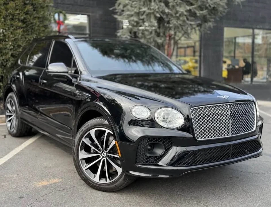 2023 Bentley Bentayga - Image 2 of 10