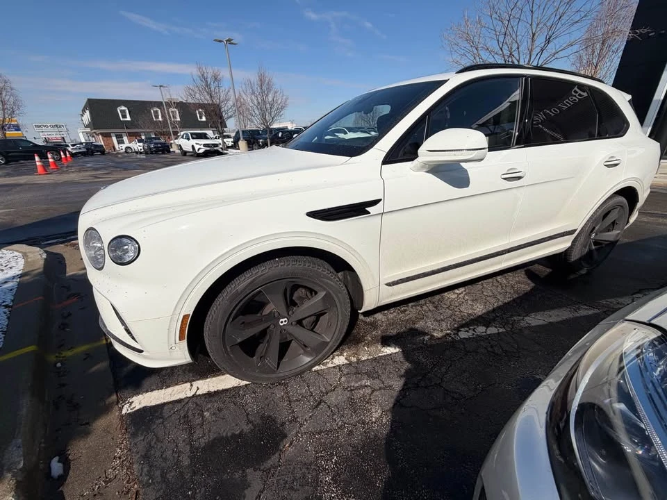 2023 Bentley Bentayga - Image 2 of 17