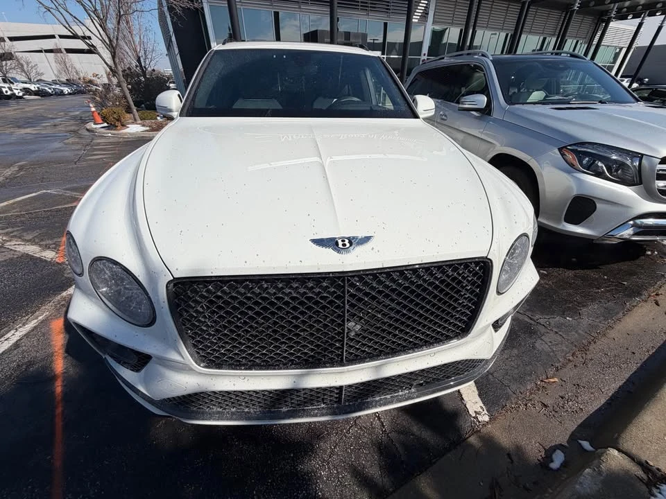 2023 Bentley Bentayga - Image 3 of 17